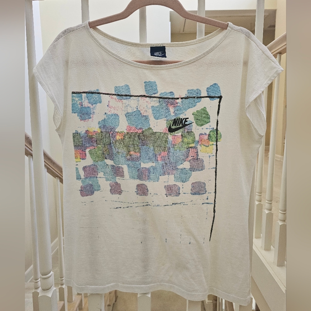 Vintage Nike Women's Cream T-Shirt with Multicolor Design